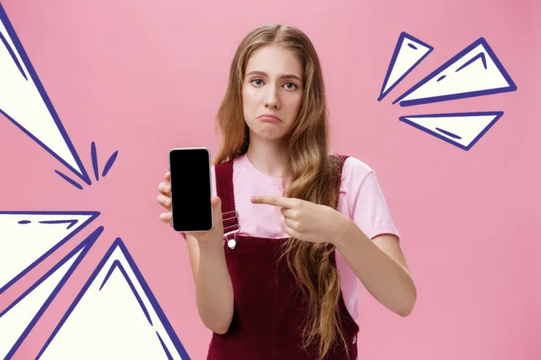 Школяр під час онлайн-уроку з включеним GPON-інтернетом вдома