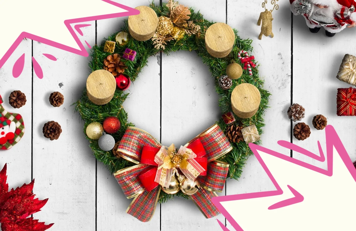 Різдвяний стіл зі свічками та традиційними стравами на Святвечір